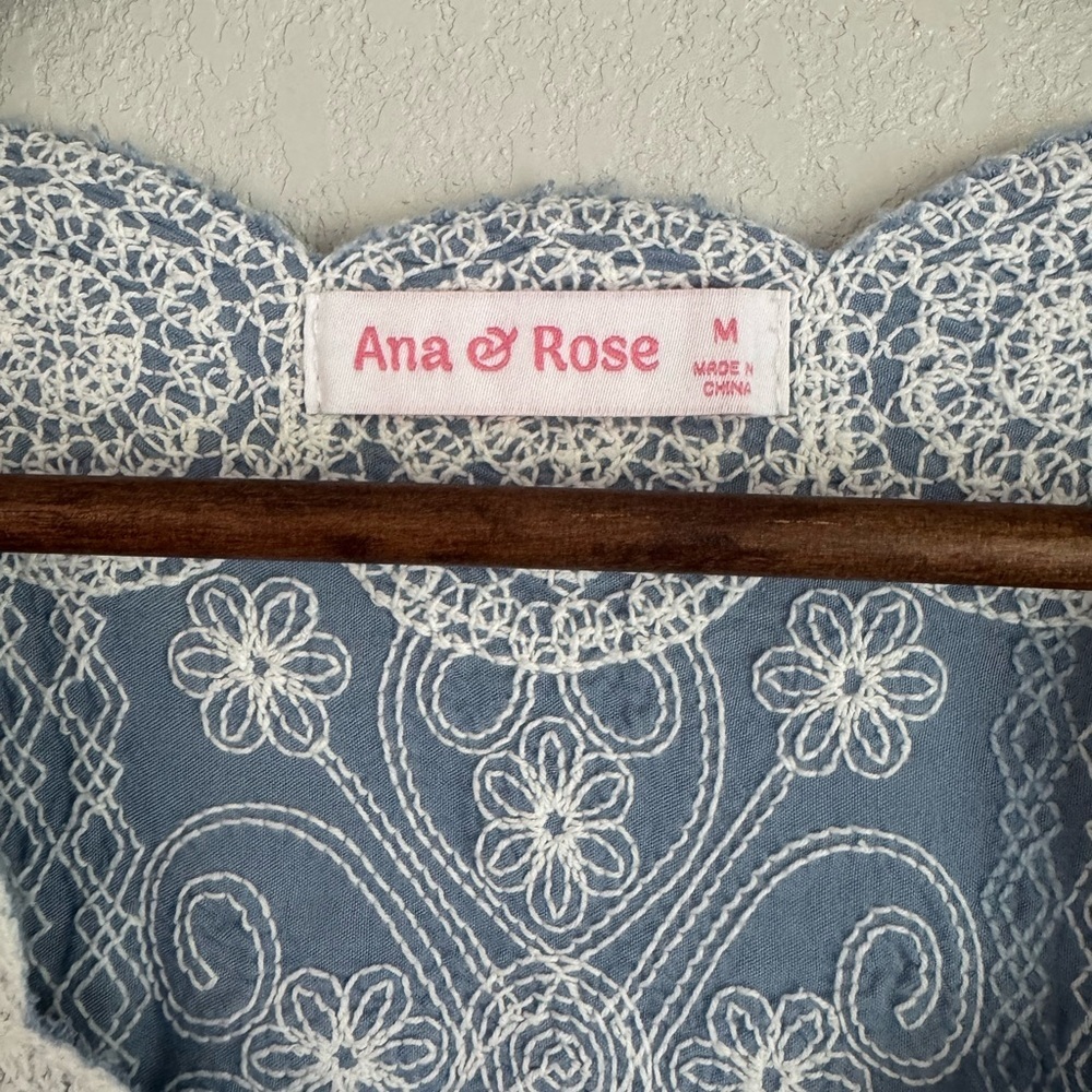 Ana & Rose Women’s Blue Embroidered Top M - Picture 3 of 4